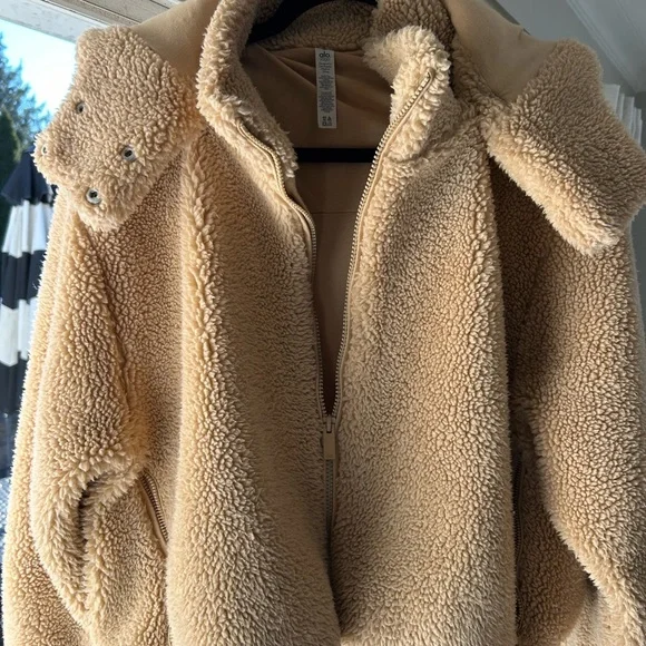 ALO Yoga Foxy Sherpa Jacket - Picture 3 of 12